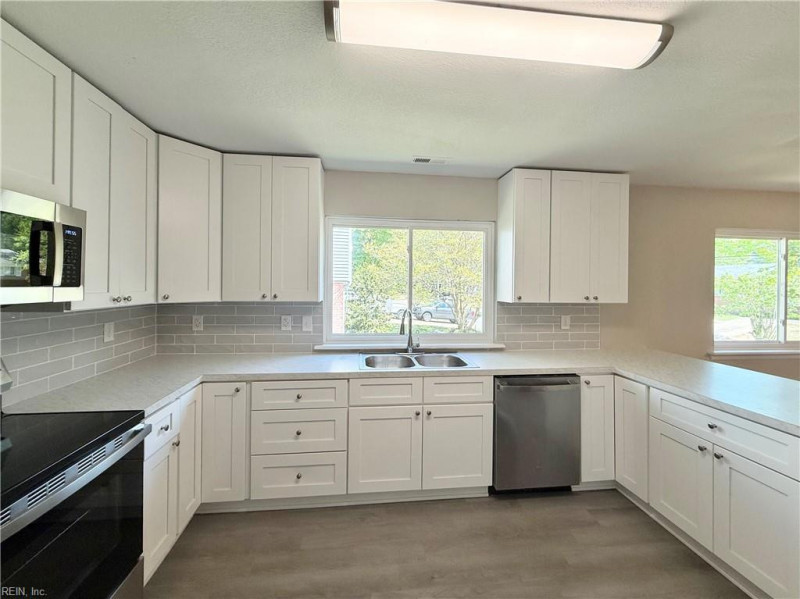 Photo 15 of 35 residential for sale in Virginia Beach virginia