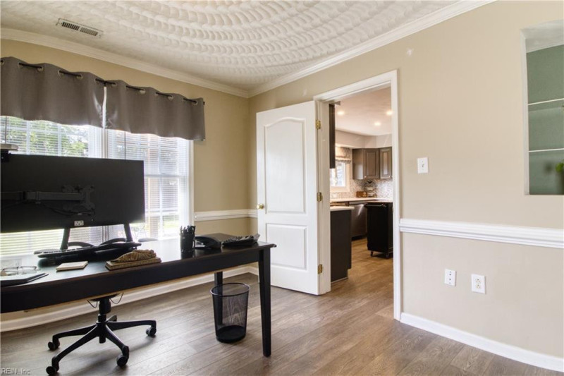 Photo 11 of 50 residential for sale in Chesapeake virginia