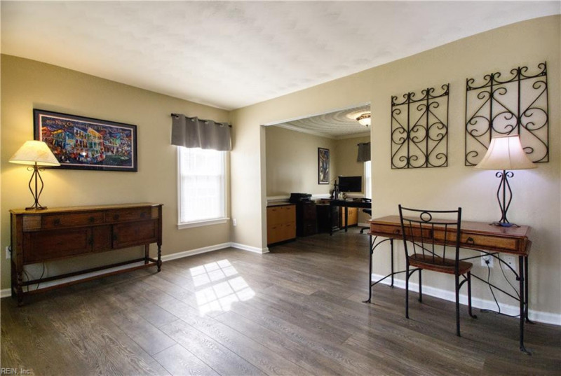Photo 13 of 50 residential for sale in Chesapeake virginia