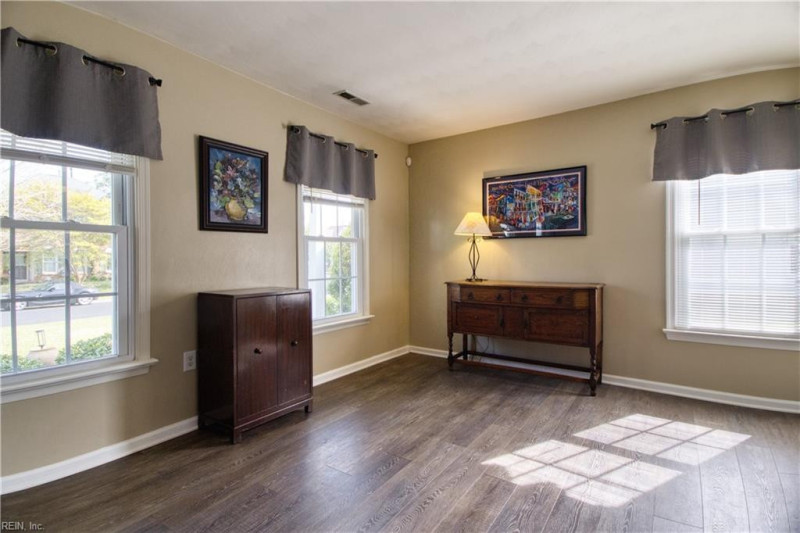Photo 14 of 50 residential for sale in Chesapeake virginia