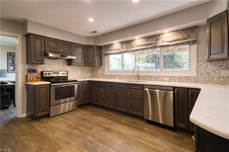 Photo 3 of 50 residential for sale in Chesapeake virginia