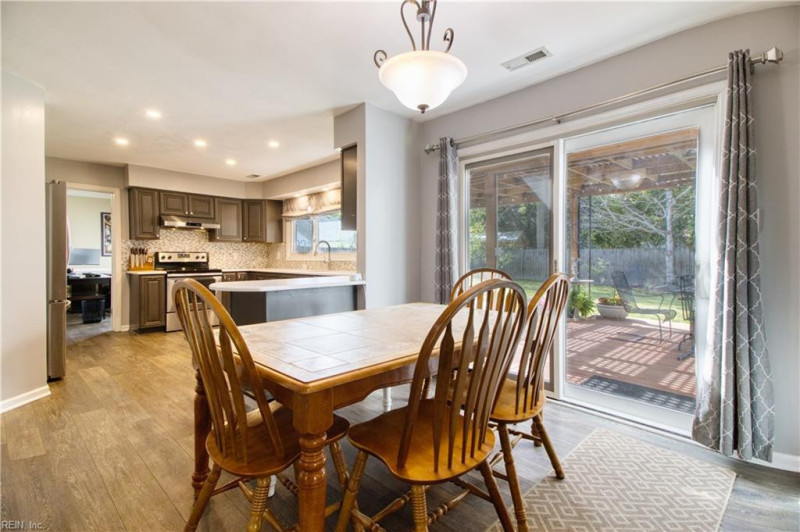 Photo 4 of 50 residential for sale in Chesapeake virginia