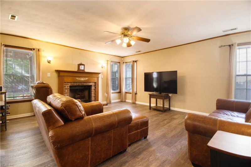 Photo 7 of 50 residential for sale in Chesapeake virginia