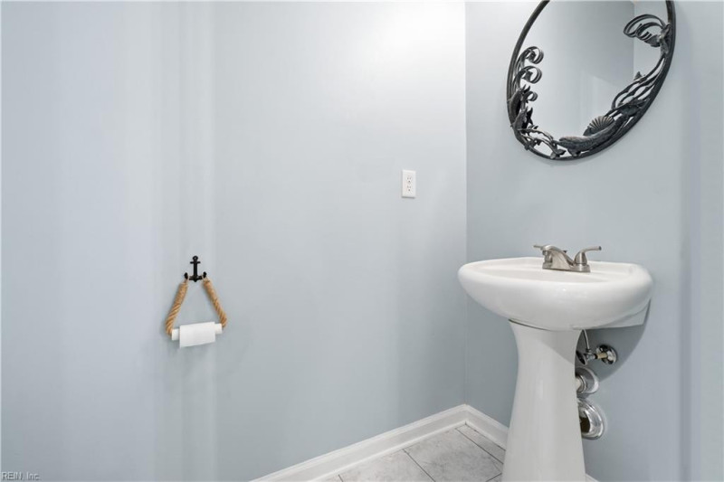 Photo 13 of 43 residential for sale in Hampton virginia