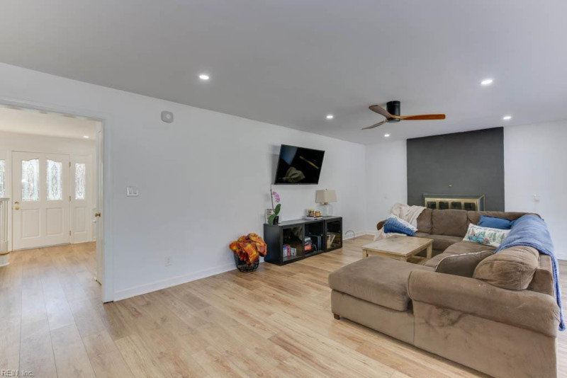 Photo 14 of 45 residential for sale in Virginia Beach virginia