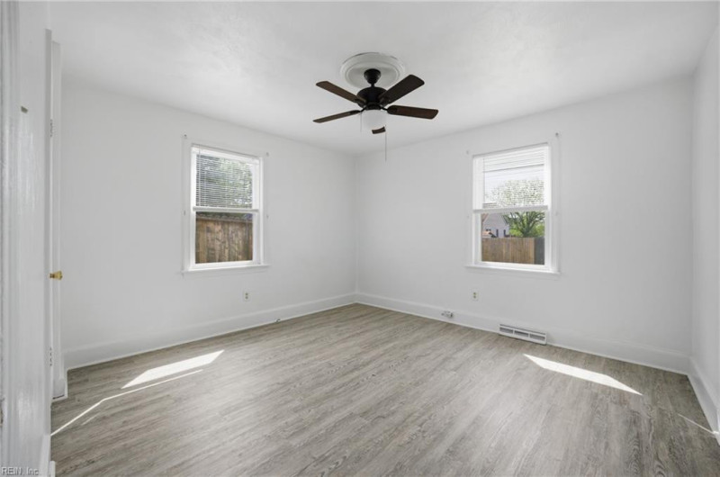 Photo 14 of 23 residential for sale in Portsmouth virginia