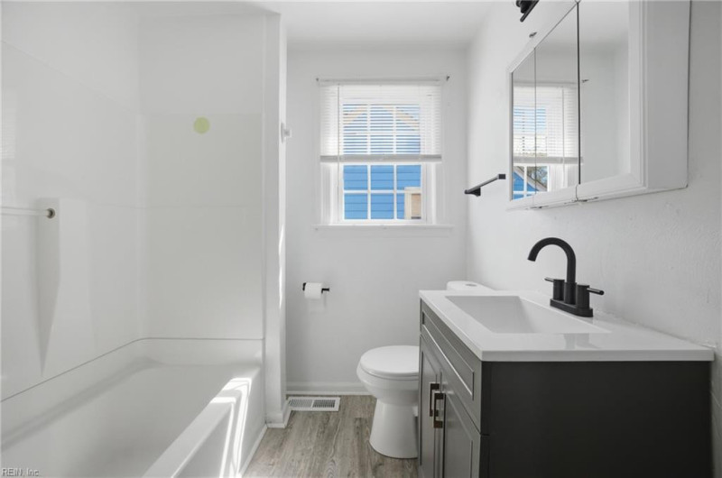Photo 15 of 23 residential for sale in Portsmouth virginia