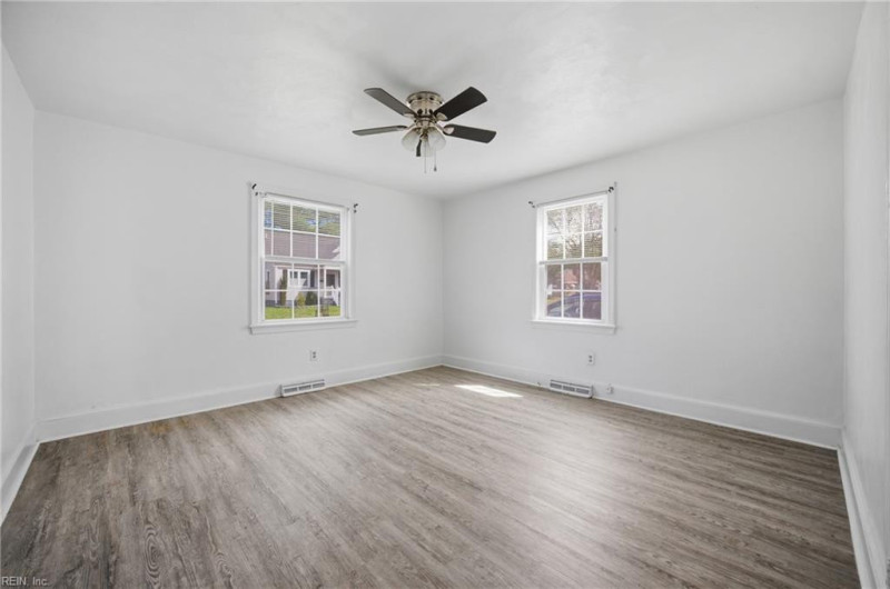 Photo 16 of 23 residential for sale in Portsmouth virginia