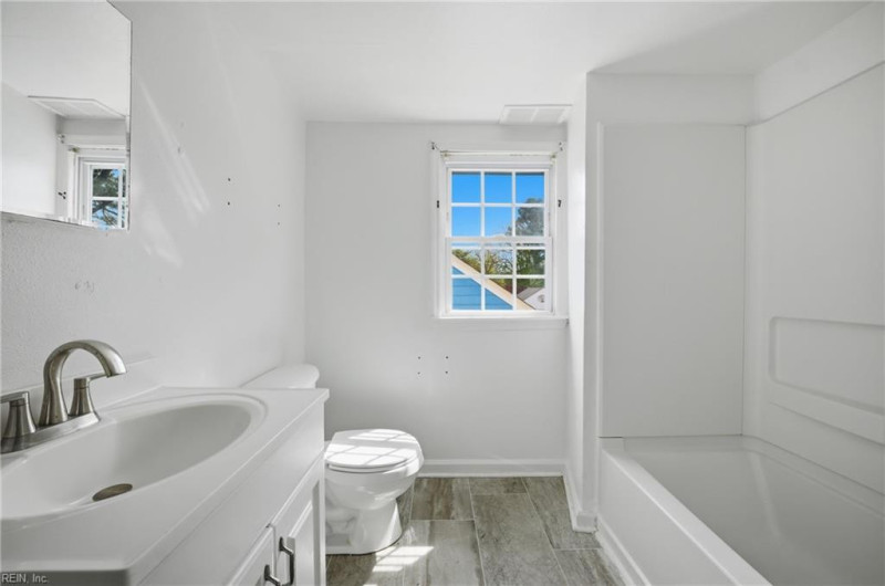 Photo 17 of 23 residential for sale in Portsmouth virginia