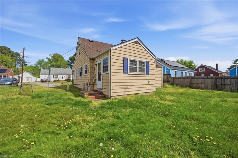 Photo 21 of 23 residential for sale in Portsmouth virginia