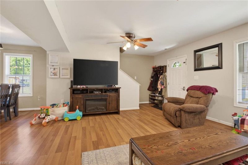 Photo 4 of 29 residential for sale in Middlesex County virginia