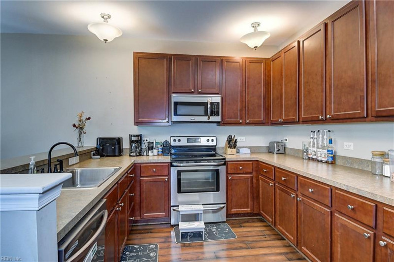 Photo 10 of 35 residential for sale in Chesapeake virginia