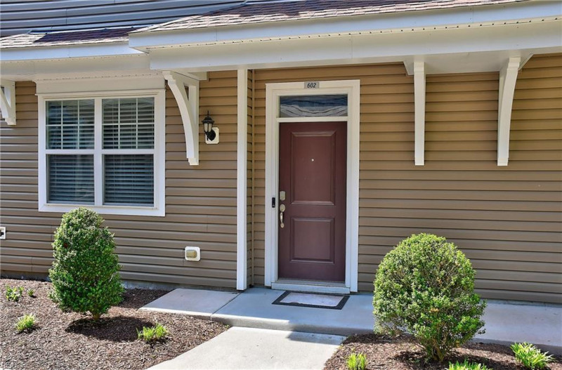 Photo 2 of 35 residential for sale in Chesapeake virginia