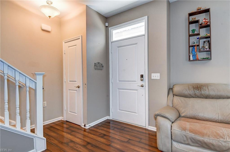 Photo 3 of 35 residential for sale in Chesapeake virginia