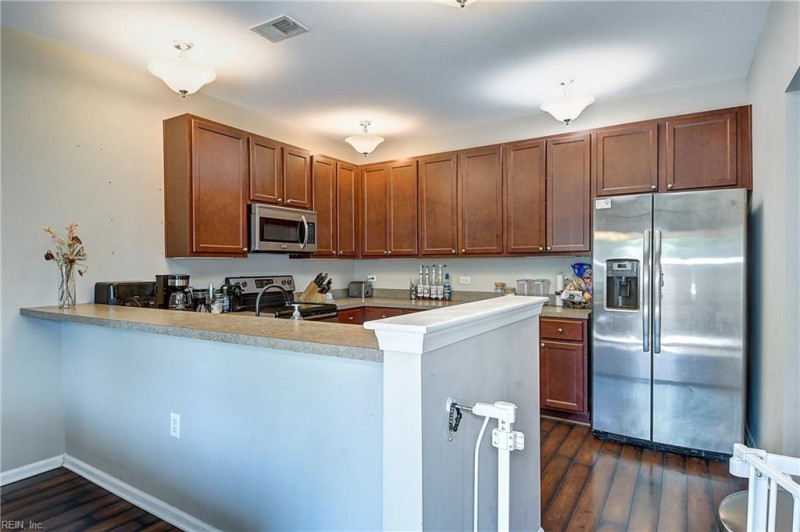 Photo 9 of 35 residential for sale in Chesapeake virginia