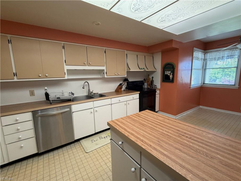Photo 9 of 17 residential for sale in Virginia Beach virginia
