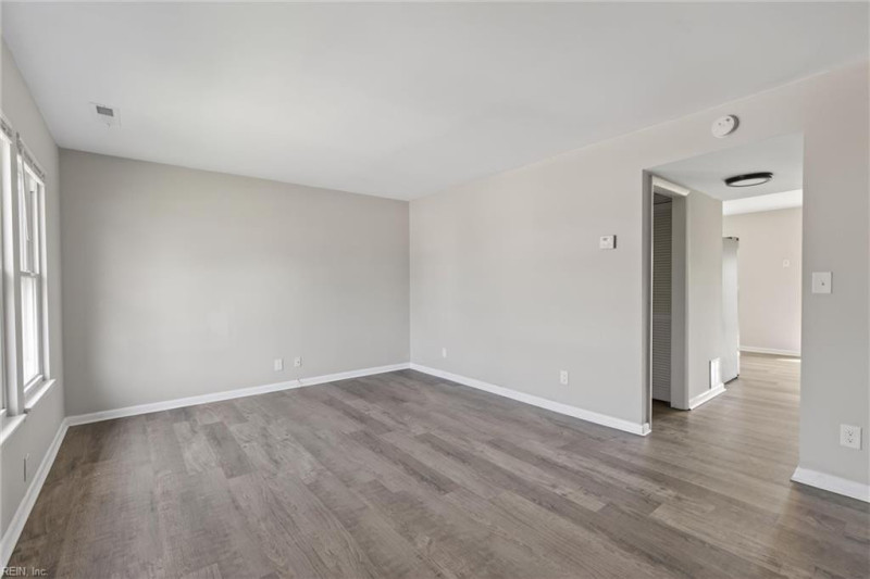 Photo 4 of 18 residential for sale in Virginia Beach virginia