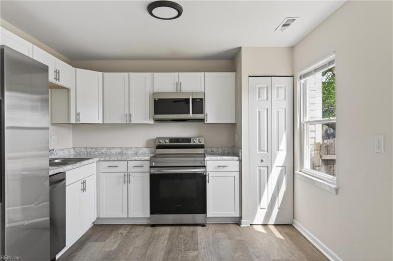 Photo 5 of 18 residential for sale in Virginia Beach virginia