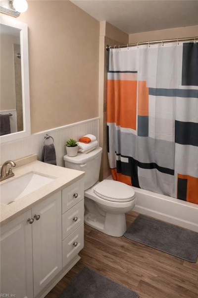 Photo 6 of 8 residential for sale in Portsmouth virginia