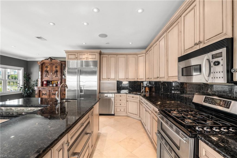 Photo 11 of 43 residential for sale in Virginia Beach virginia