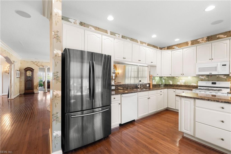 Photo 17 of 43 residential for sale in Virginia Beach virginia