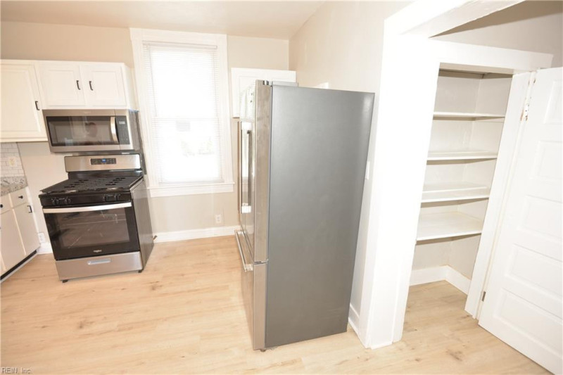 Photo 11 of 45 residential for sale in Portsmouth virginia