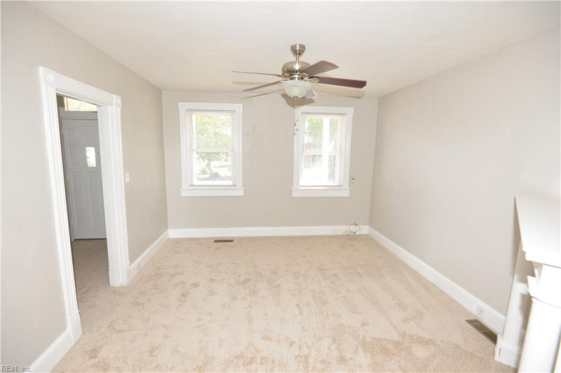 Photo 15 of 45 residential for sale in Portsmouth virginia