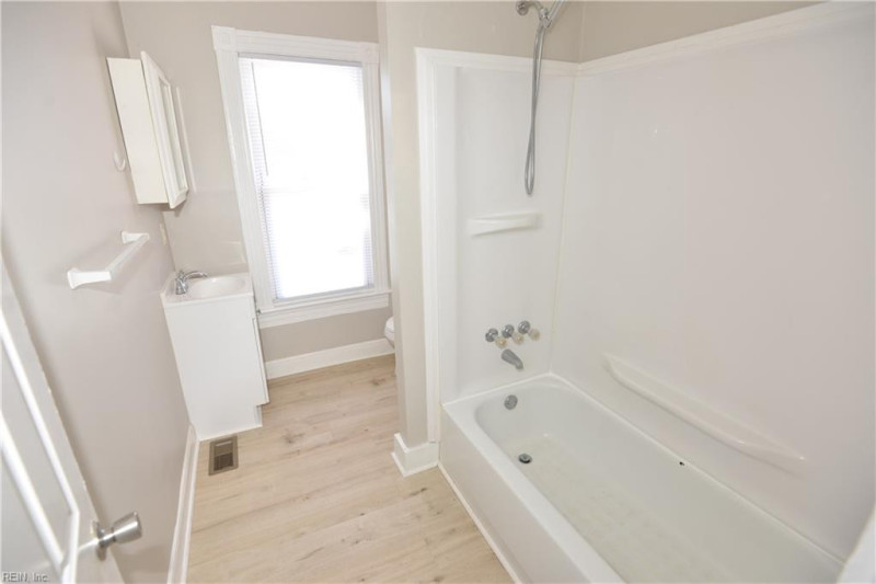 Photo 19 of 45 residential for sale in Portsmouth virginia