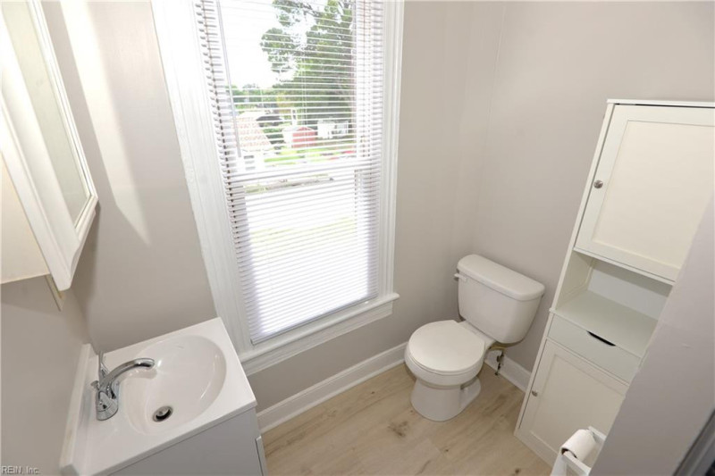 Photo 20 of 45 residential for sale in Portsmouth virginia