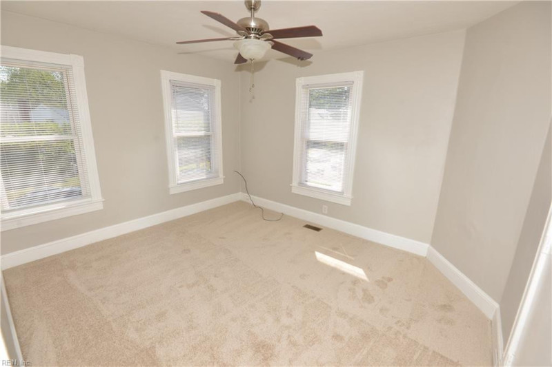 Photo 31 of 45 residential for sale in Portsmouth virginia