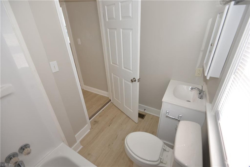 Photo 33 of 45 residential for sale in Portsmouth virginia