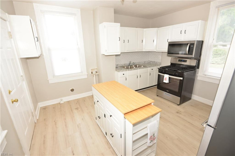 Photo 8 of 45 residential for sale in Portsmouth virginia