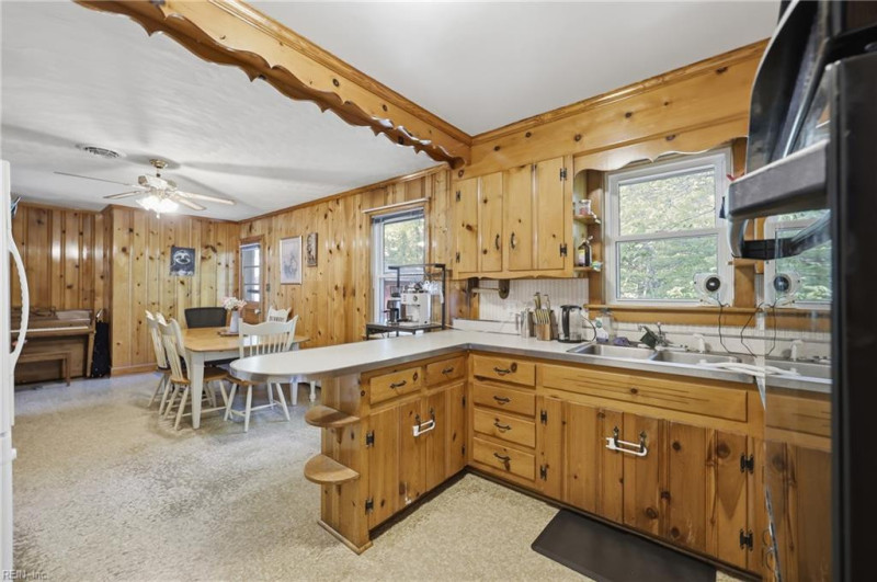Photo 10 of 45 residential for sale in Chesapeake virginia