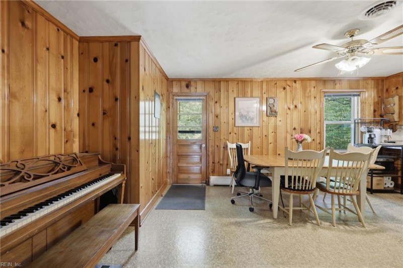 Photo 12 of 45 residential for sale in Chesapeake virginia