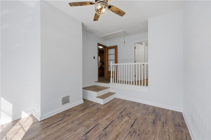 Photo 18 of 45 residential for sale in Chesapeake virginia