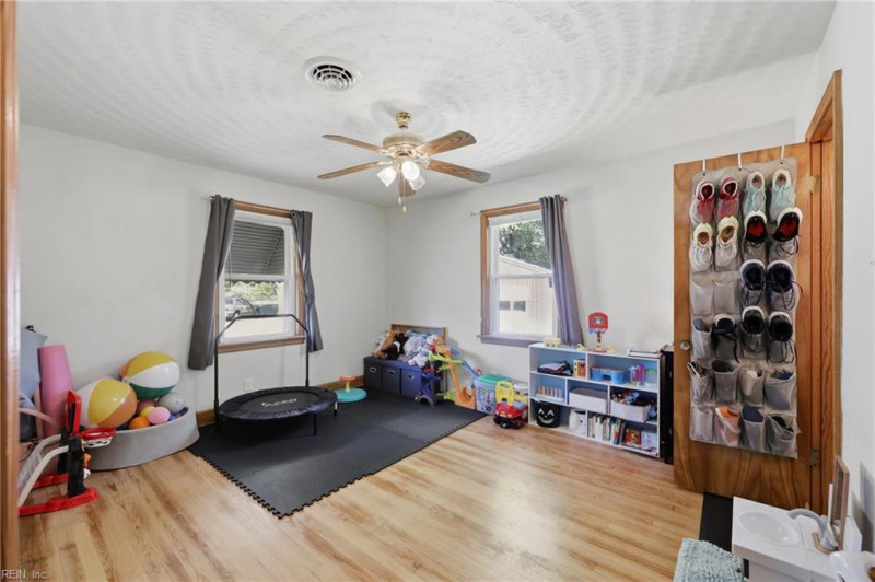 Photo 23 of 45 residential for sale in Chesapeake virginia