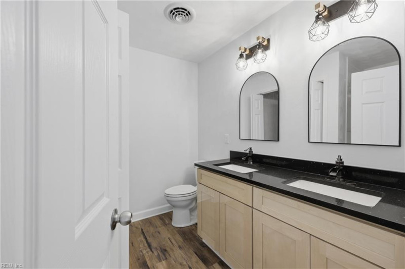 Photo 25 of 45 residential for sale in Chesapeake virginia