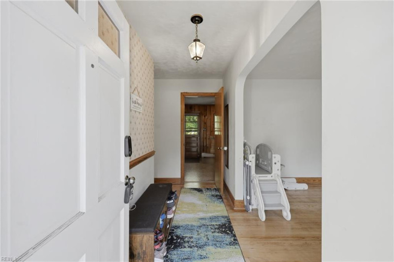 Photo 4 of 45 residential for sale in Chesapeake virginia