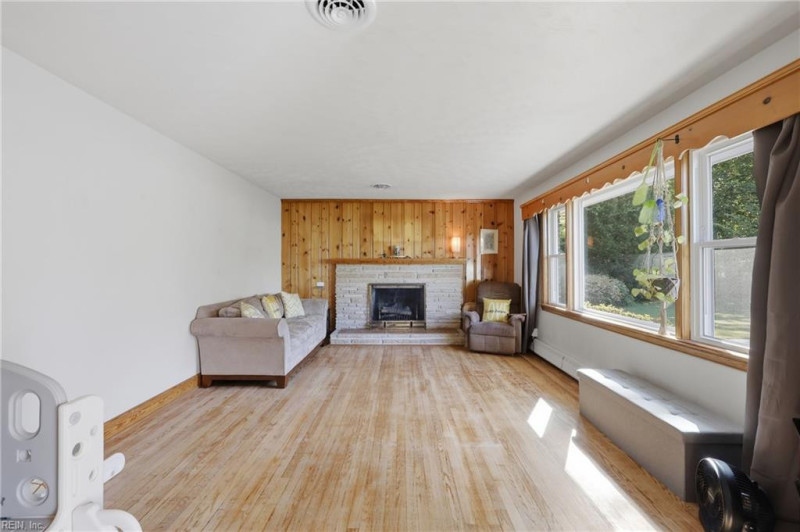 Photo 7 of 45 residential for sale in Chesapeake virginia