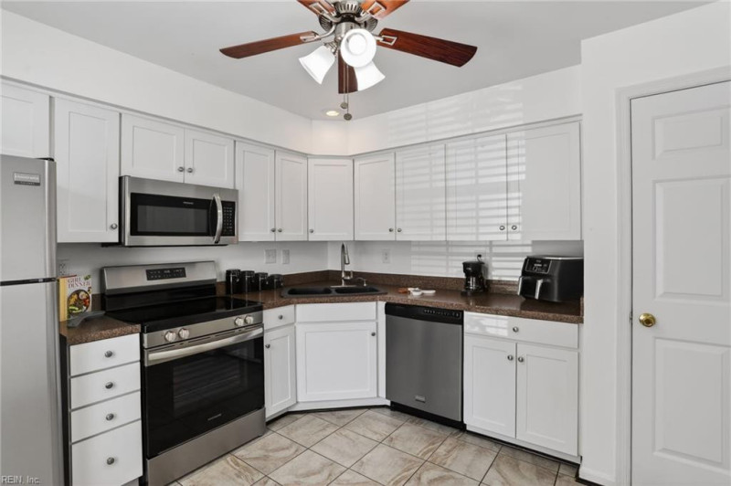 Photo 12 of 23 residential for sale in Chesapeake virginia