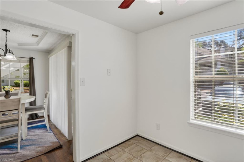 Photo 14 of 23 residential for sale in Chesapeake virginia