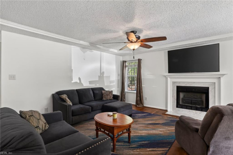 Photo 4 of 23 residential for sale in Chesapeake virginia