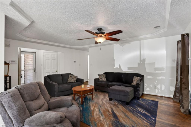 Photo 5 of 23 residential for sale in Chesapeake virginia