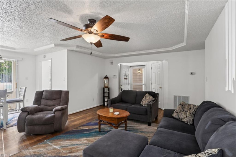 Photo 6 of 23 residential for sale in Chesapeake virginia