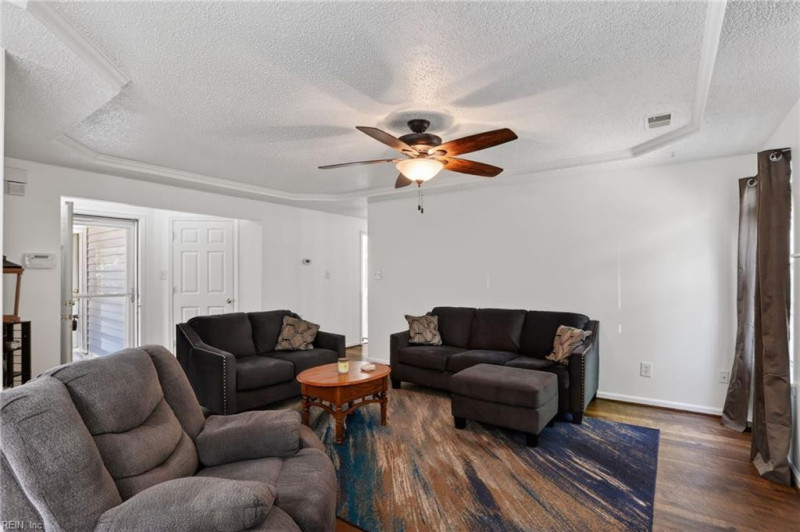 Photo 7 of 23 residential for sale in Chesapeake virginia