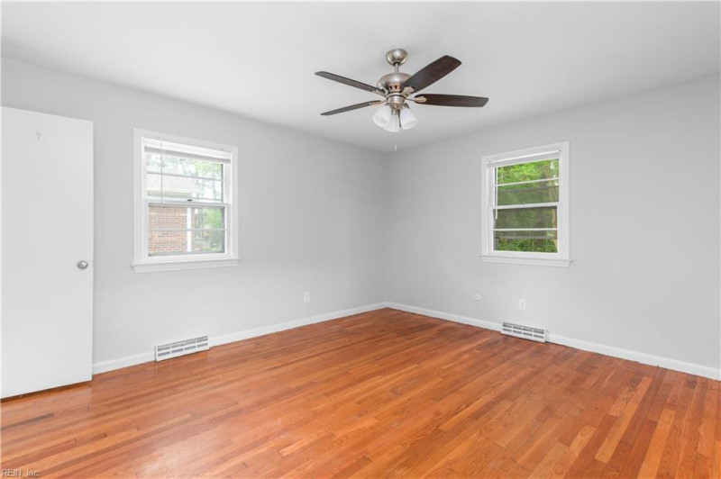 Photo 26 of 45 residential for sale in Virginia Beach virginia