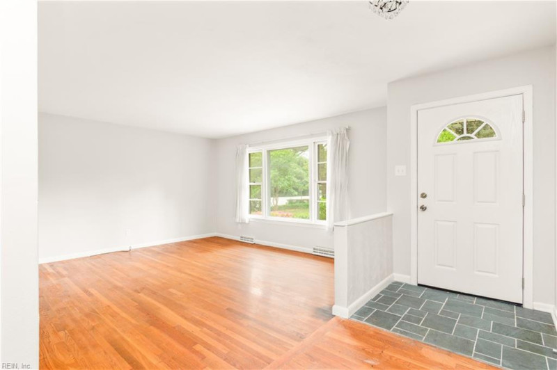 Photo 4 of 45 residential for sale in Virginia Beach virginia