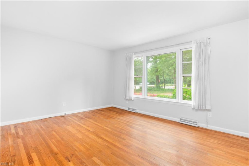 Photo 5 of 45 residential for sale in Virginia Beach virginia