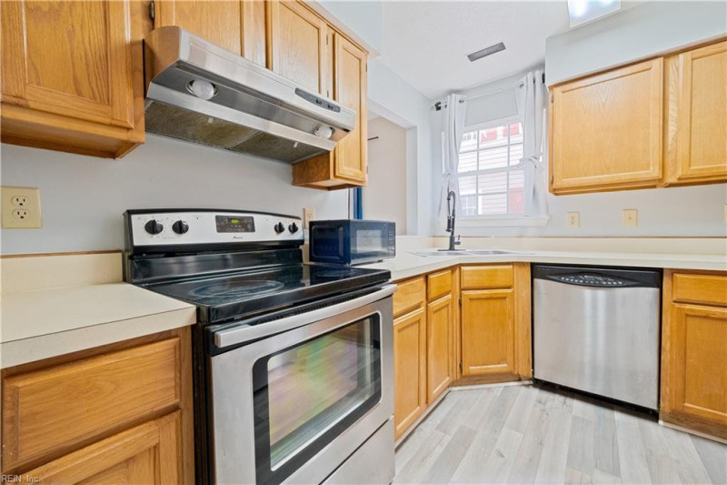 Photo 9 of 26 residential for sale in Newport News virginia