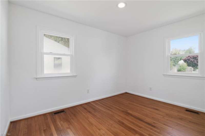 Photo 14 of 22 residential for sale in Hampton virginia